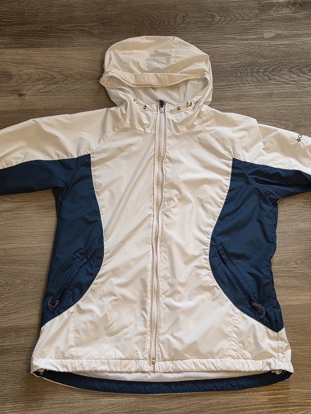 Columbia This jacket is a white and navy blue Columbia windbreaker - Picture 2 of 12